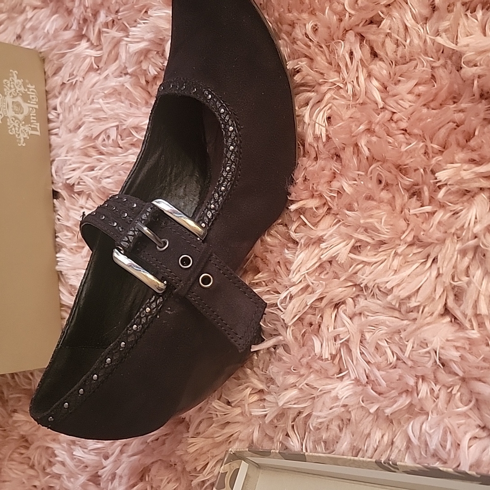 Shoes - Picture 2 of 4